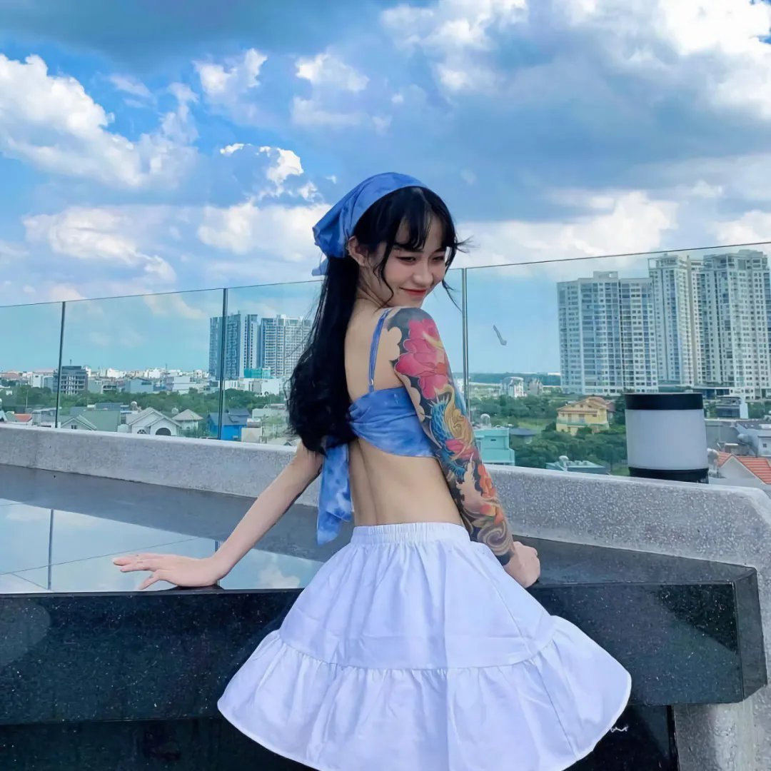 桃花含露又春风